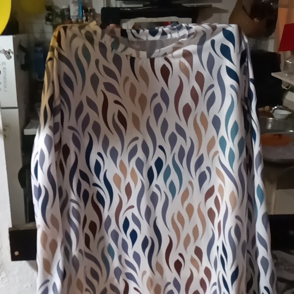 Tops - Picture 6 of 6